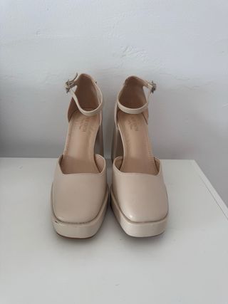 Tacones beige plataforma y pulsera talla 36