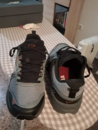 Zapatillas Joma grises y negras