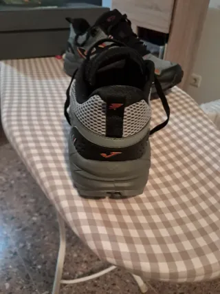 Zapatillas Joma grises y negras