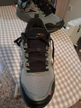 Zapatillas Joma grises y negras