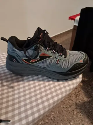 Zapatillas Joma grises y negras