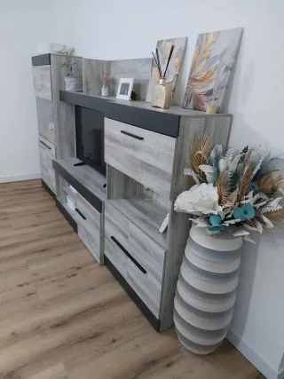 Muebles de salón completos más mesas y sillas