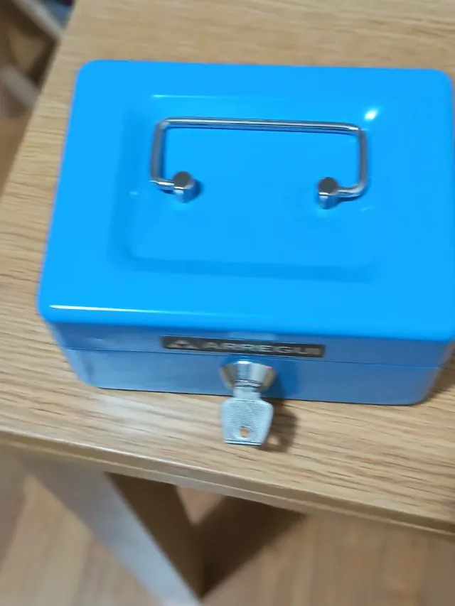 Caja de caudales metálica azul