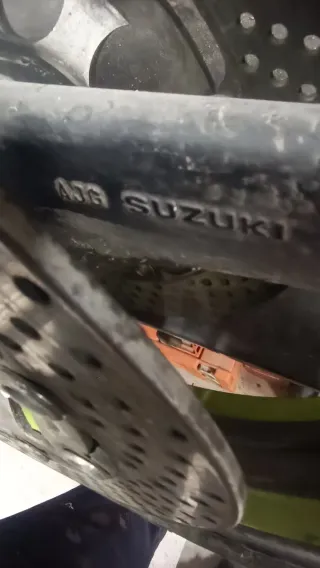 Llanta Suzuki con disco de freno