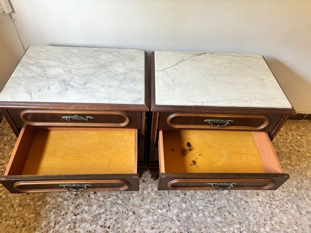 Comodini antichi in legno e marmo