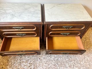 Comodini antichi in legno e marmo