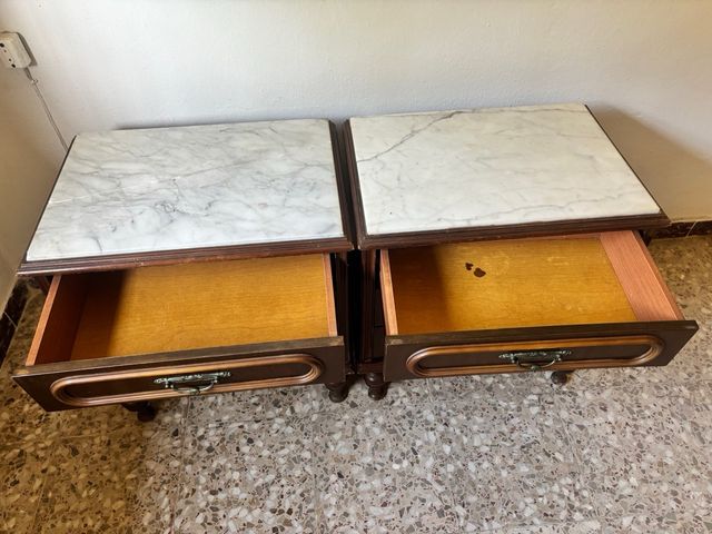 Comodini antichi in legno e marmo