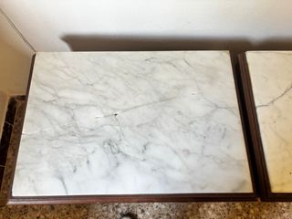 Comodini antichi in legno e marmo