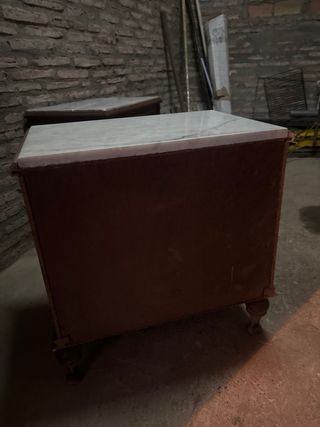 Comodini antichi in legno e marmo