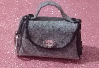 Portachiavi a forma di borsetta