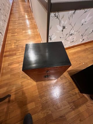 Mesitas de noche orientales madera roja y dorada