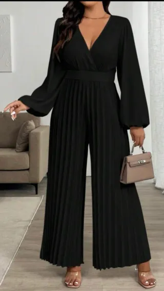 Mono negro plisado elegante