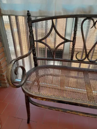 Banco antiguo madera y ratán