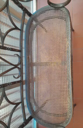 Banco antiguo madera y ratán