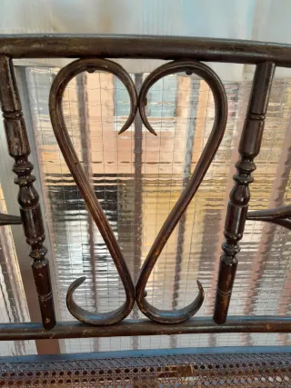 Banco antiguo madera y ratán