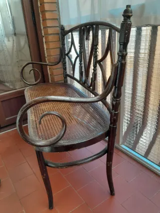 Banco antiguo madera y ratán