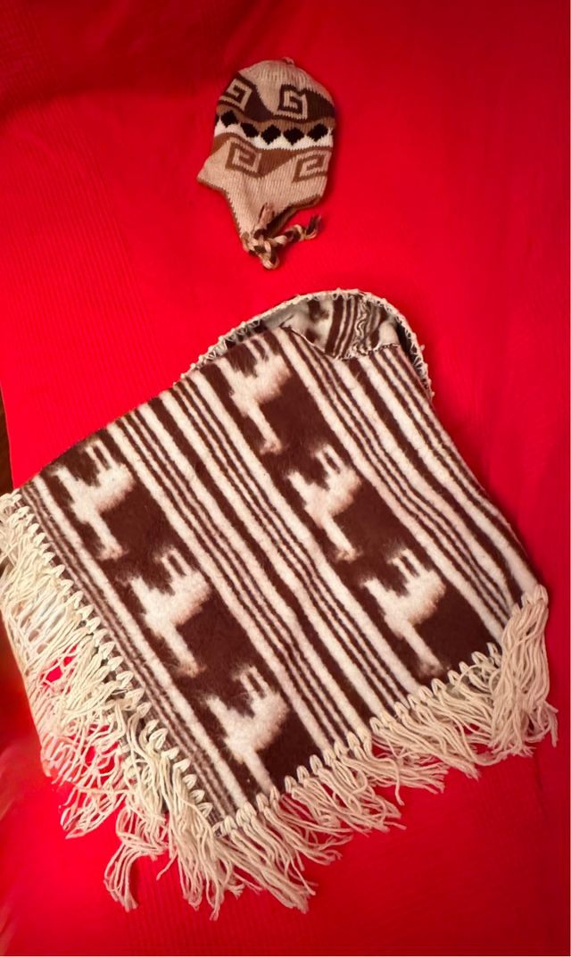 Poncho e cappello in lana bambino/a 4/5anni