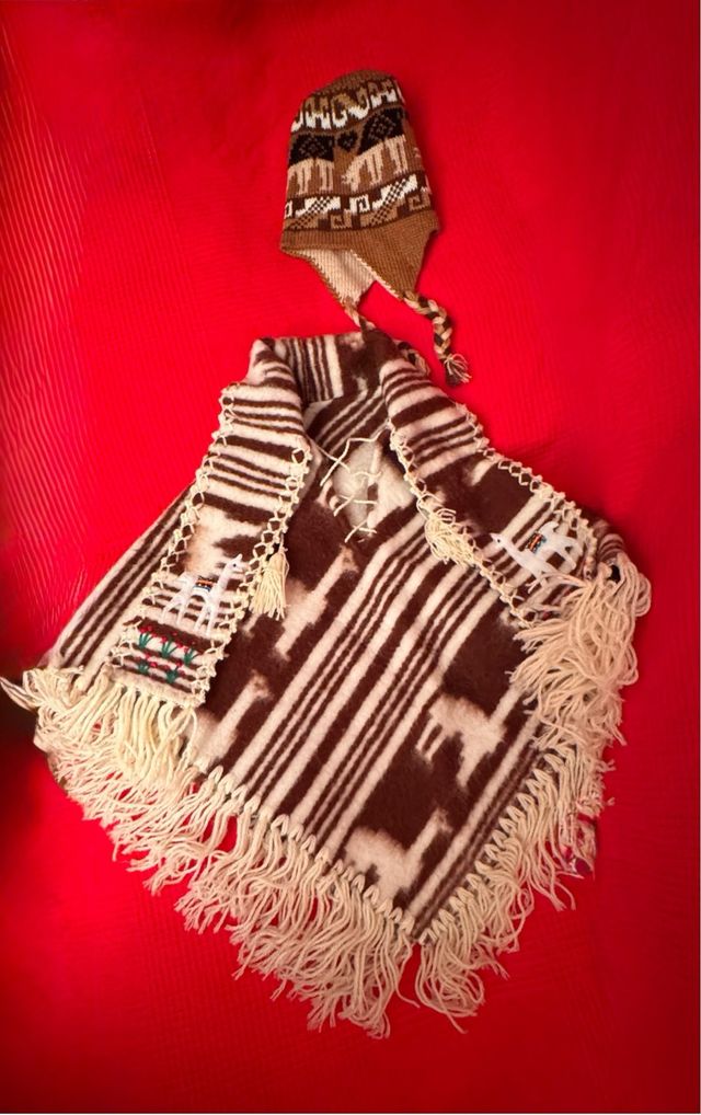 Poncho e cappello in lana bambino/a 4/5anni