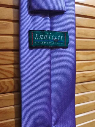 Corbata azul y morada