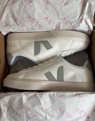 Zapatillas Veja Blancas y Verdes