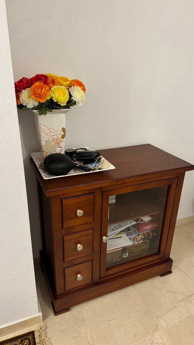 Cómoda de madera maciza 100% con cristal