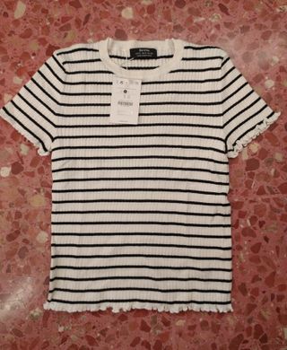 Camiseta Bershka Rayas Blancas y Negras Talla S
