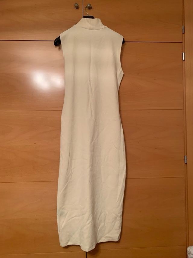 Vestido Zara sin mangas color beige