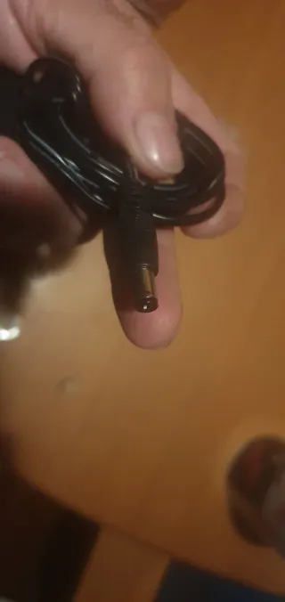 Adaptador DVE+5V 2A / 100-240V MODELO:DSA-12PFA-05