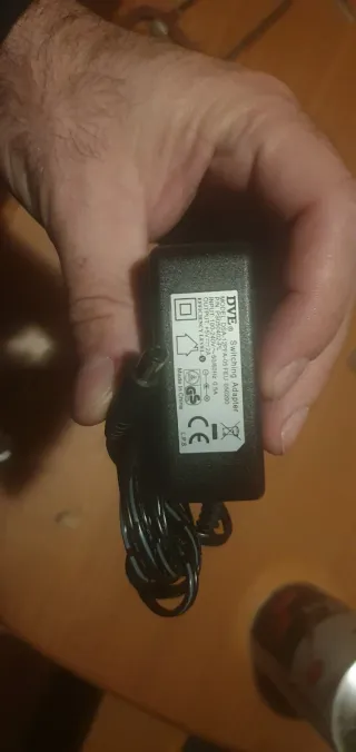 Adaptador DVE+5V 2A / 100-240V MODELO:DSA-12PFA-05