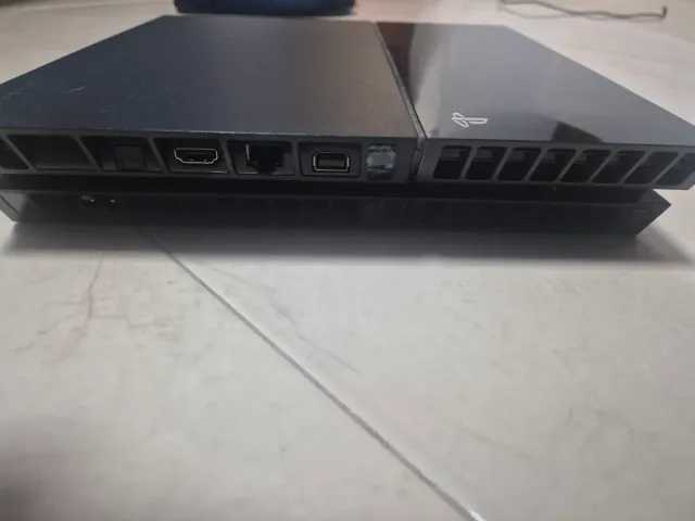 PS4 500 GB en perfecto estado + mando y cable.