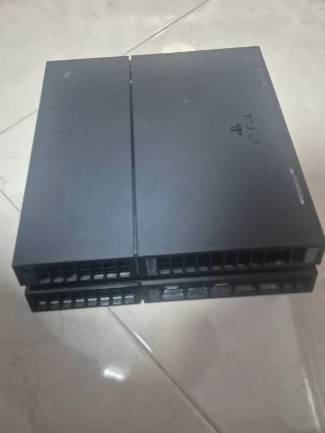 PS4 500 GB en perfecto estado + mando y cable.