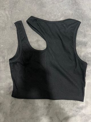 Camiseta negra asimétrica de Shein