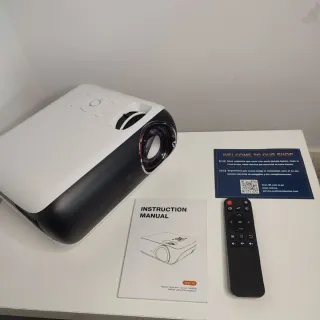 Proyector Portátil Blanco y Negro