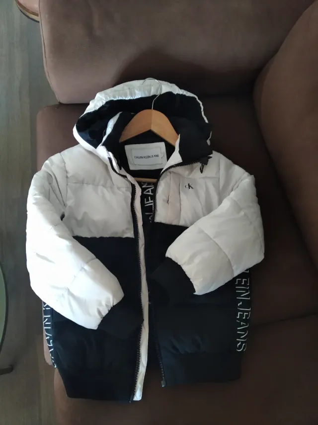 Anorak Calvin Klein niño blanco y negro