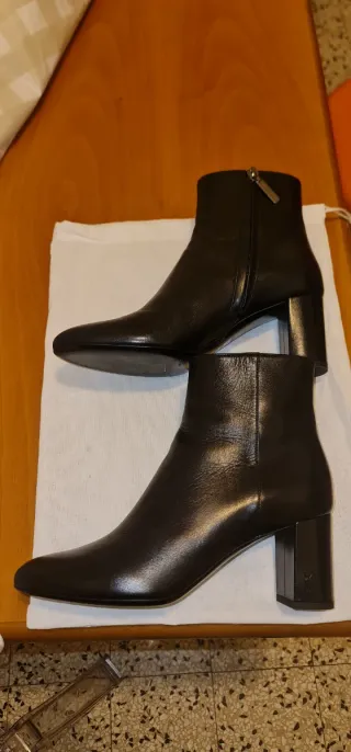 Stivali Saint Laurent n.38.5 vera pelle, nuovo