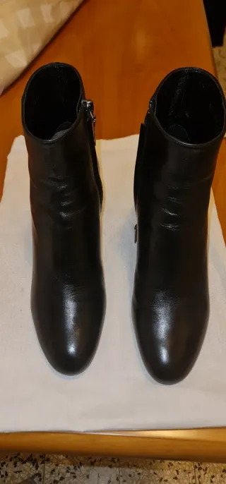 Stivali Saint Laurent n.38.5 vera pelle, nuovo