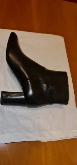 Stivali Saint Laurent n.38.5 vera pelle, nuovo