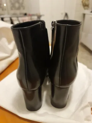 Stivali Saint Laurent n.38.5 vera pelle, nuovo