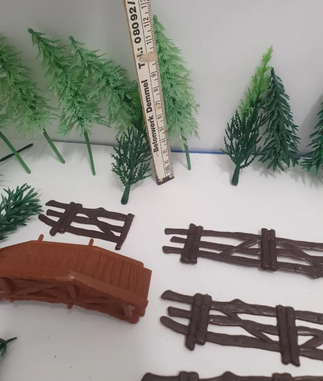 Set festa bambini: alberi, recinzioni, ponticello