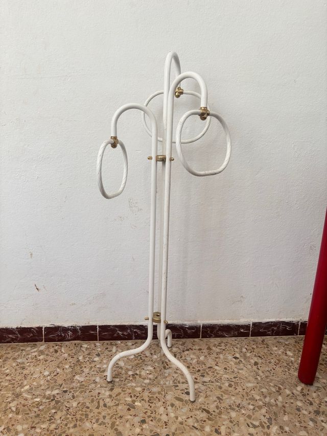 Porta asciugamani da terra antico in metallo bianco e dorato