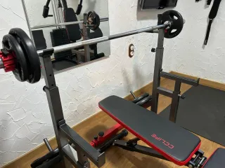 Banco de pesas con barra y discos