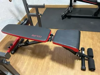 Banco de pesas con barra y discos