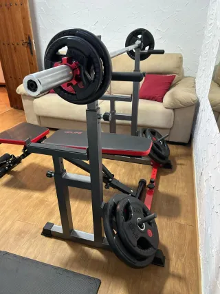 Banco de pesas con barra y discos