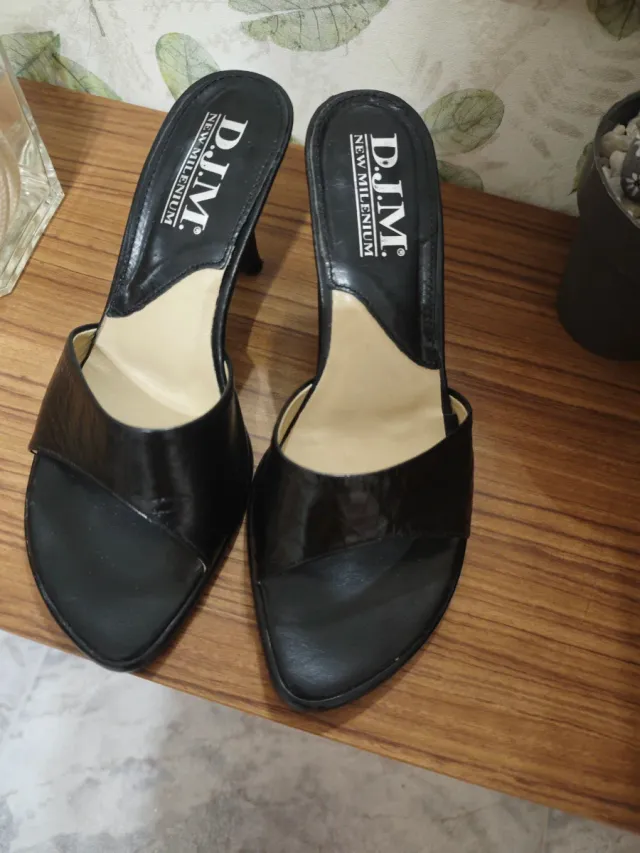 Sandalias de tacón DJM negras