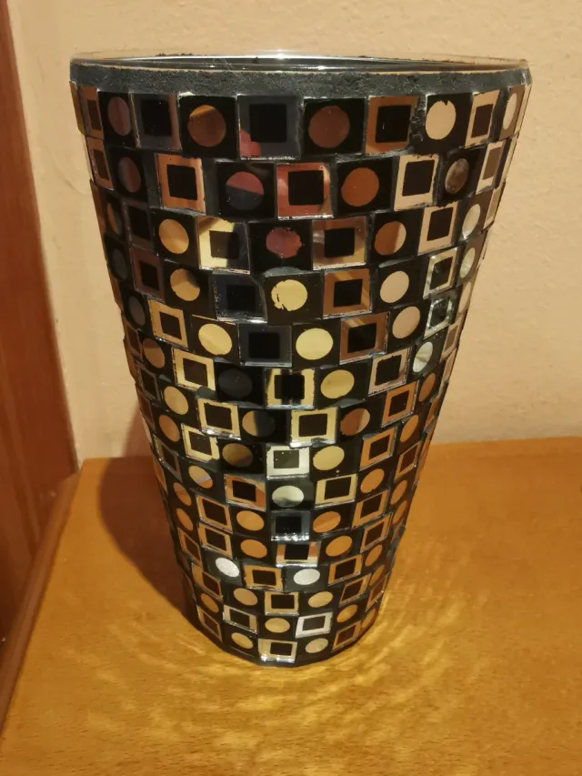 Jarrón Mosaico Negro y Dorado