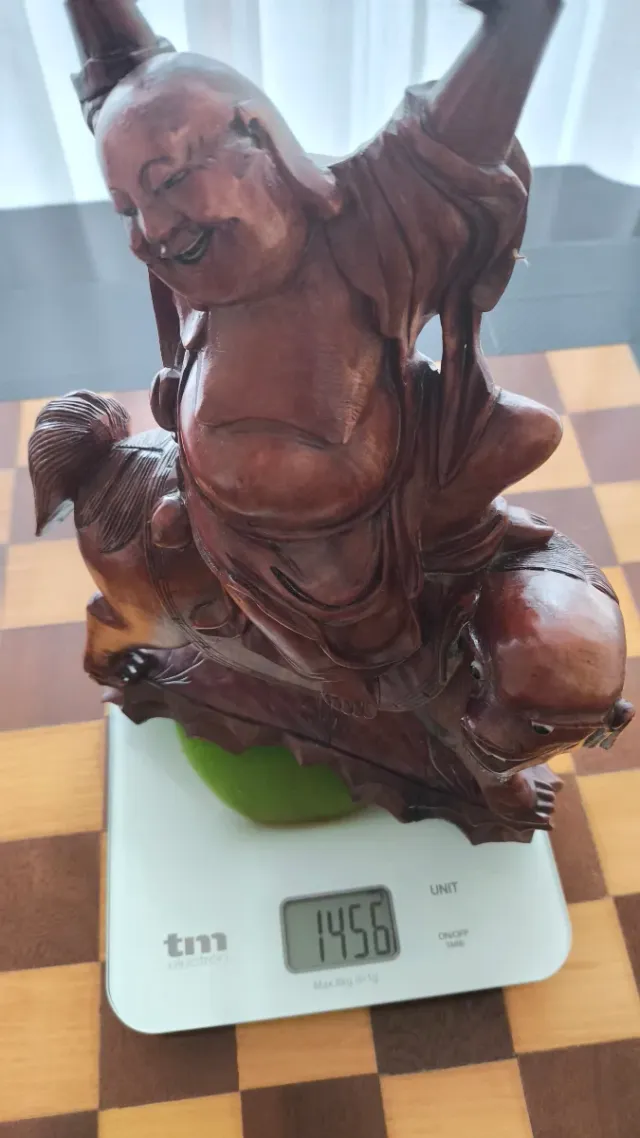 Escultura Buda Sonriente sobre León - palo rosa