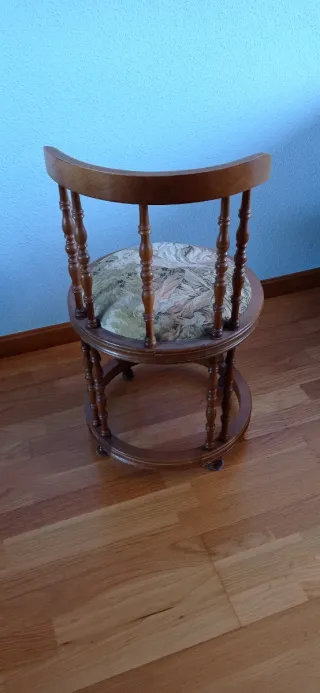 Silla baja decorativa con tapizado (son 2 sillas)