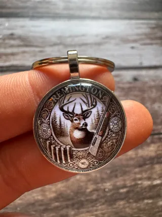 LLAVERO DE CAZA REMINGTON CIERVO Y ESCOPETA