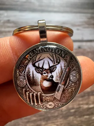 LLAVERO DE CAZA REMINGTON CIERVO Y ESCOPETA