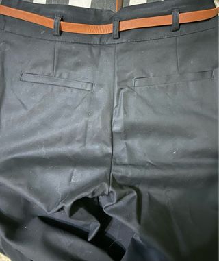 Pantalones negros con cinturón
